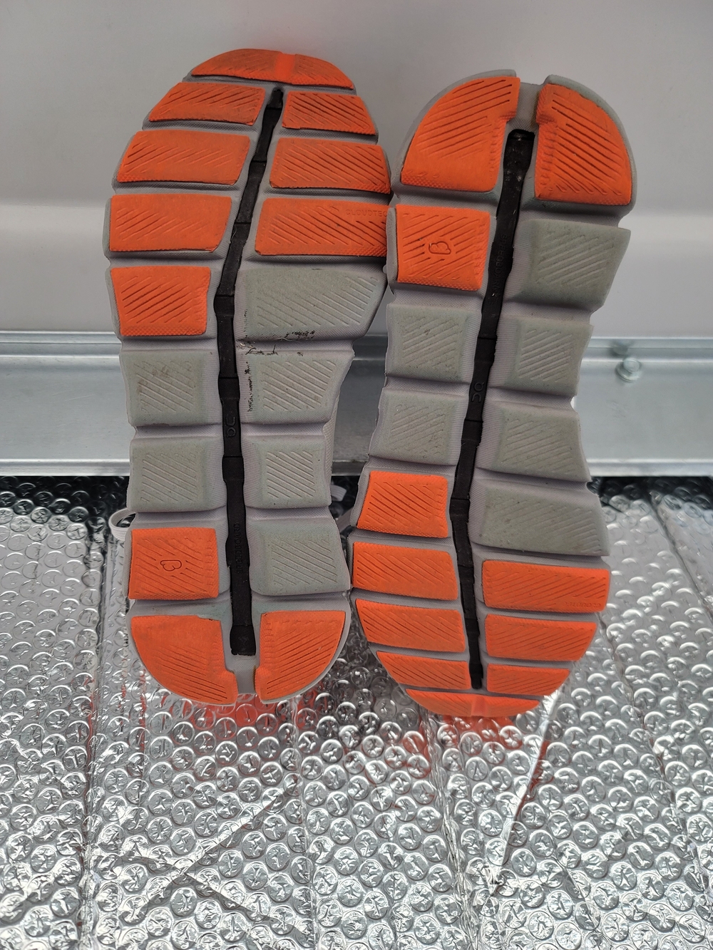 On Running Cloud Women's Running Shoes in Light Gray and Coral - Picture 7 of 8